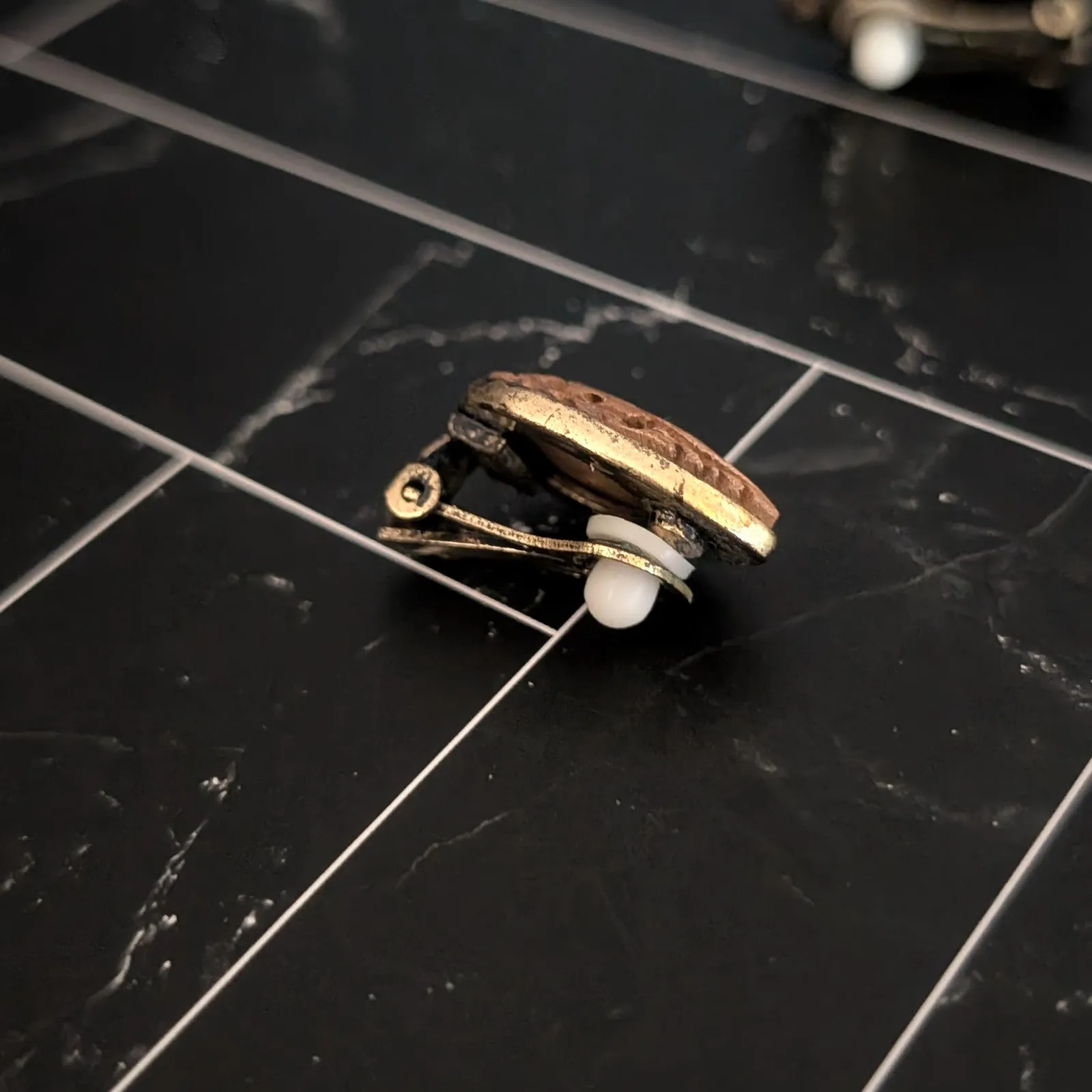 Vintage Clip On Earrings 7/8" Carved Tan Teardrop Shape Statement Unusual - Image 10