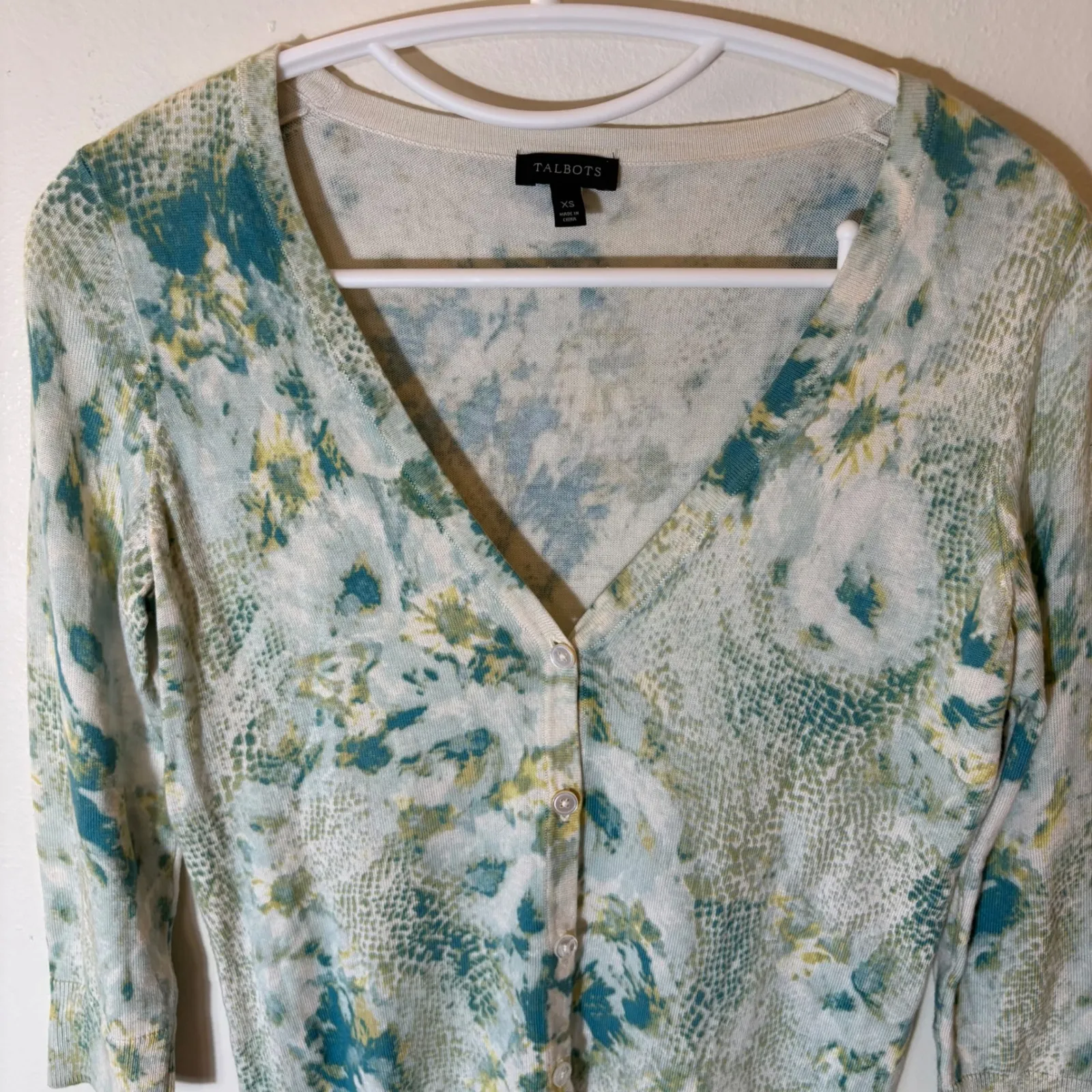 Talbots Floral Snake Print V Neck 3/4 Sleeve Button Cardigan Size XS - Image 3