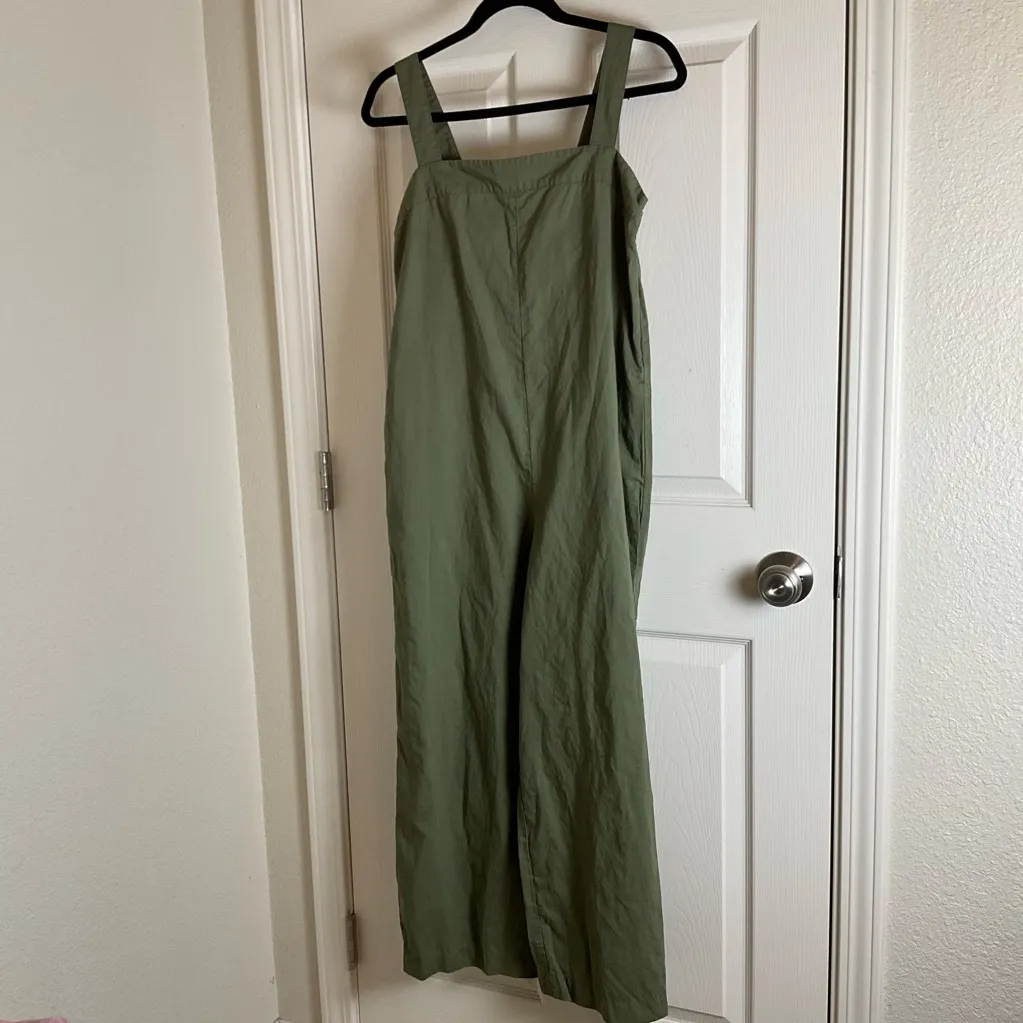 Uniqlo Woman’s Olive Green Women's Jumpsuit size medium - Image 3