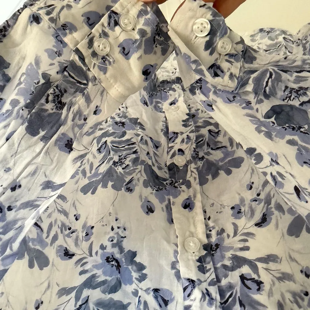 Cloth & Stone Button Up Blouse Top M Blue White Motif Floral Flower Print Preppy - Image 5