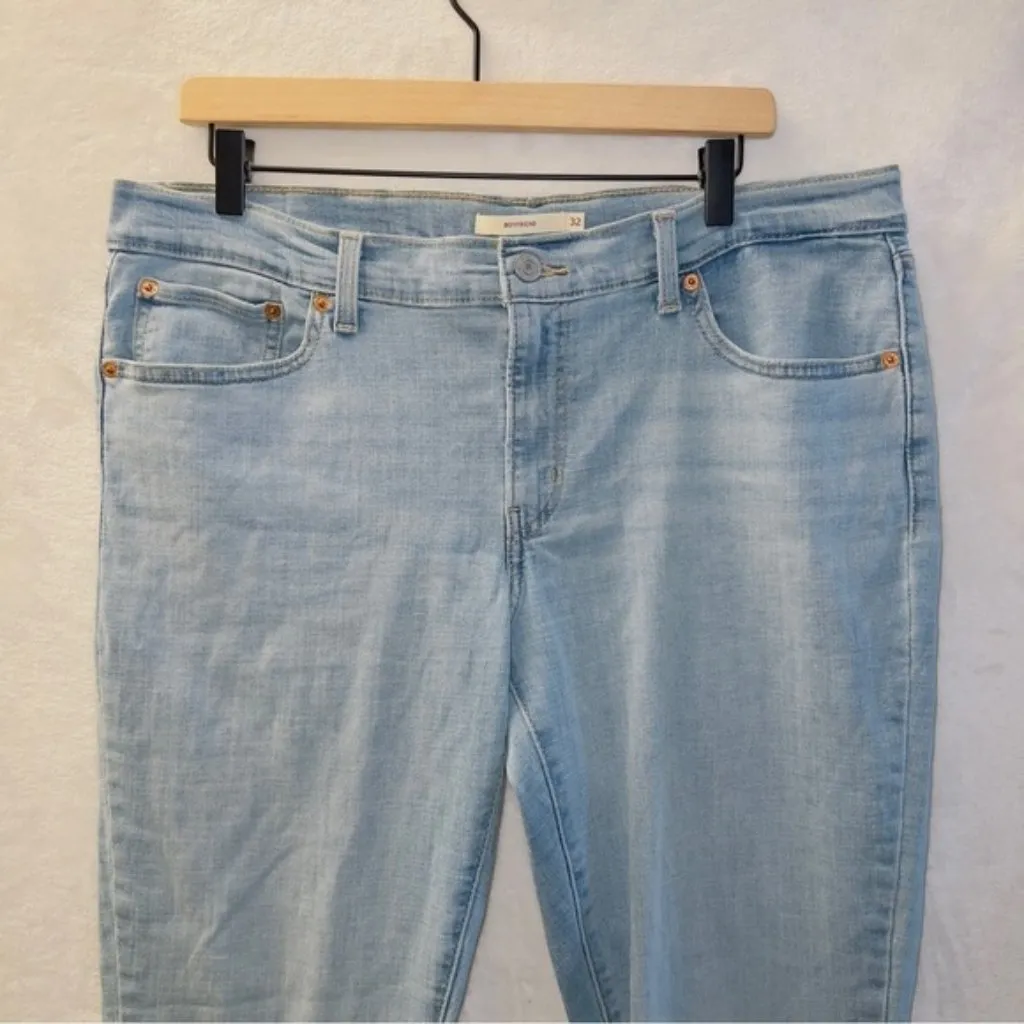 Levi’s Women’s Boyfriend Jeans Light Wash Relaxed Fit Mid Rise Ankle Crop Denim - Image 4