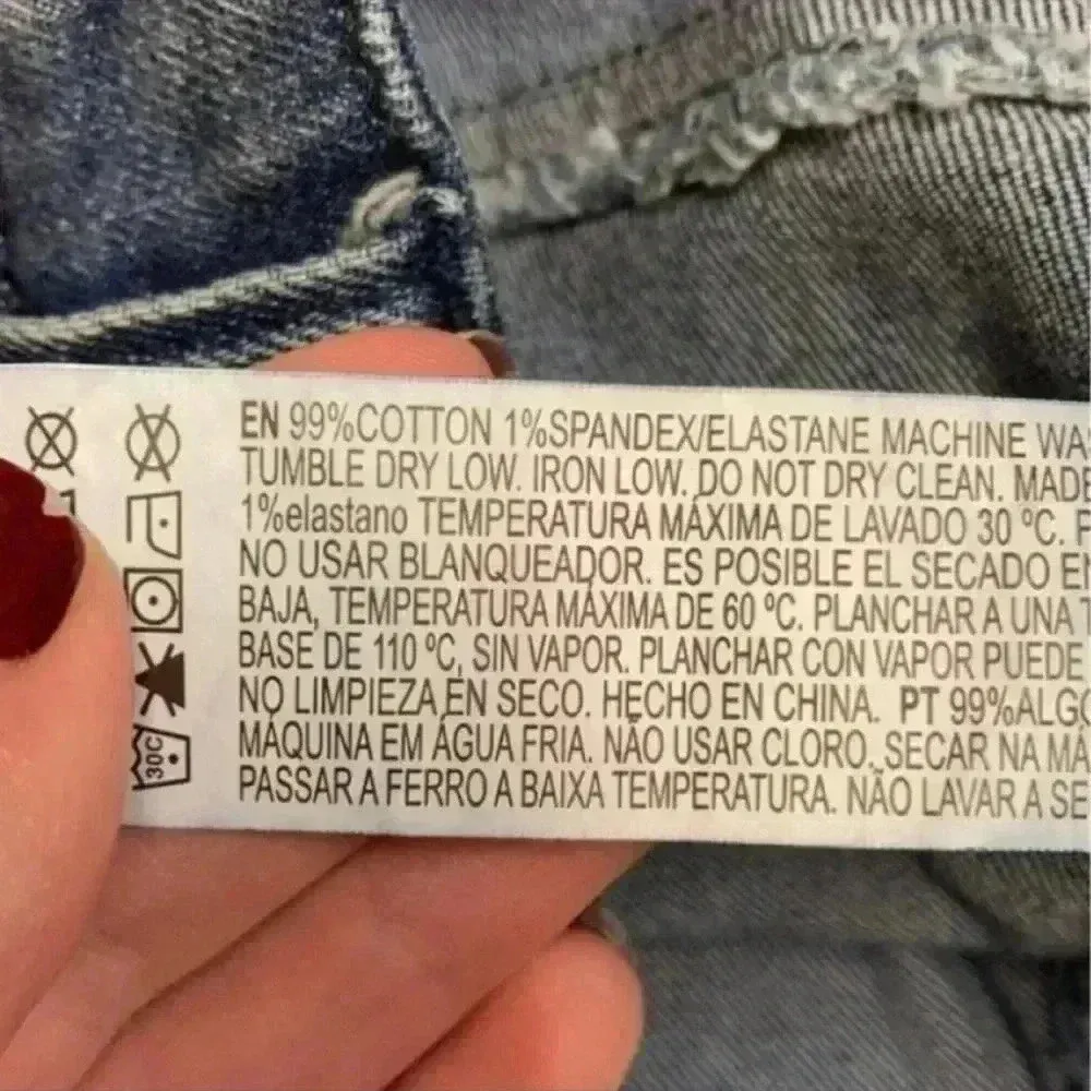 ⭐️ Forever 21 jean distressed shorts in size 31 - Image 4