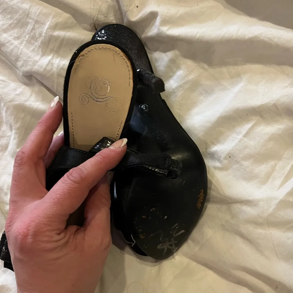 8 M black bow glitter peep toe sling back heels - Image 4