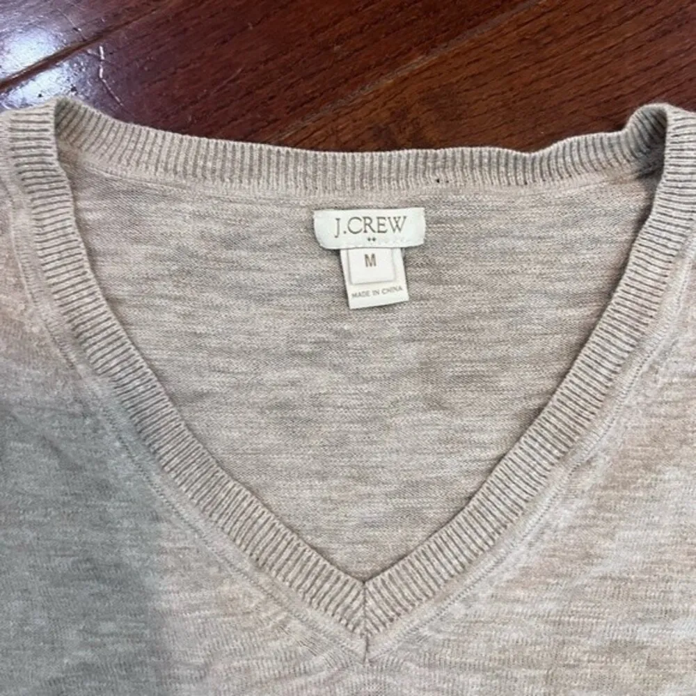 Long Sleeve vneck heathered oatmeal sweater size medium - Image 8