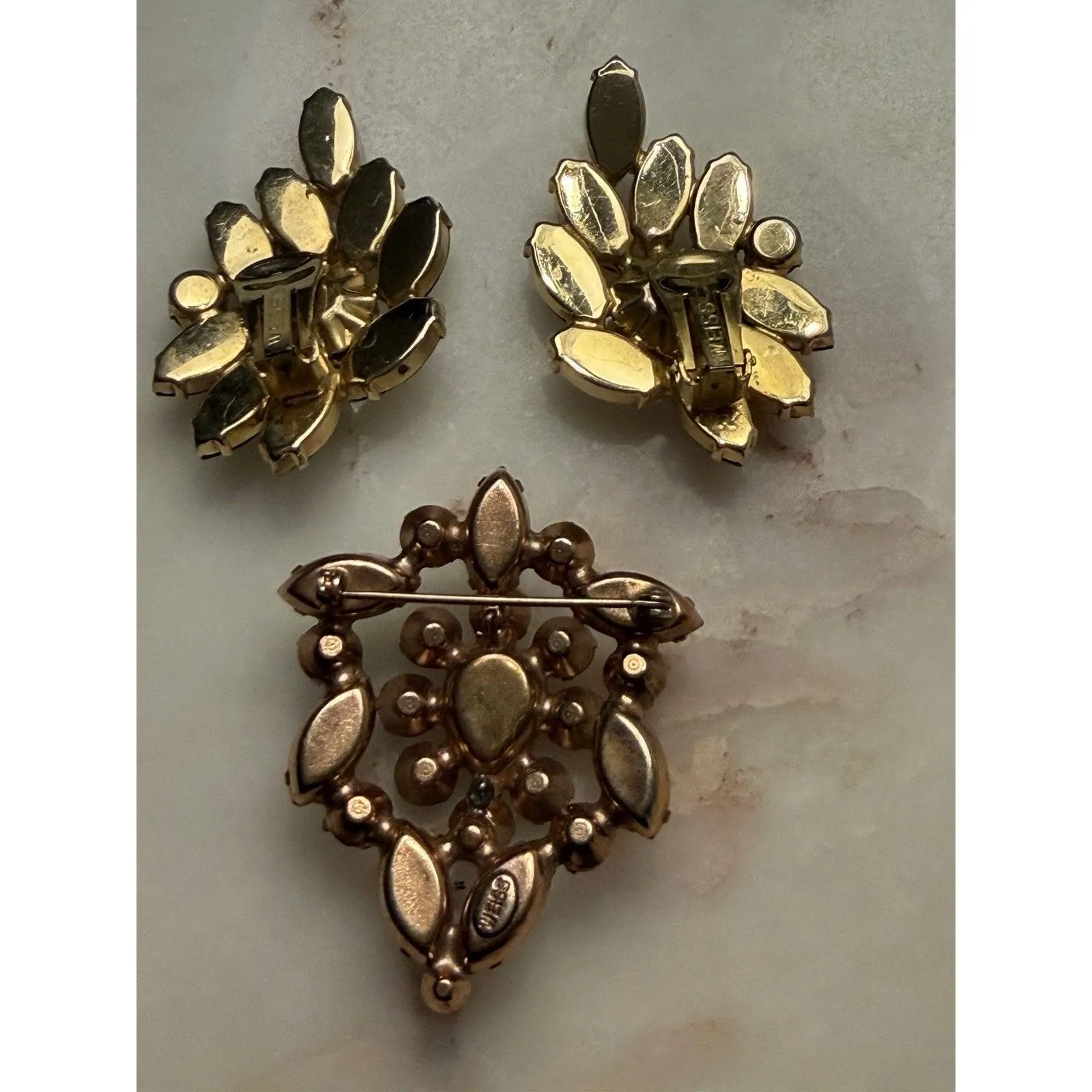 Vintage Weiss Signed Rhinestone Brooch & Clip Earring Set – Aurora Borealis Gold - Image 4