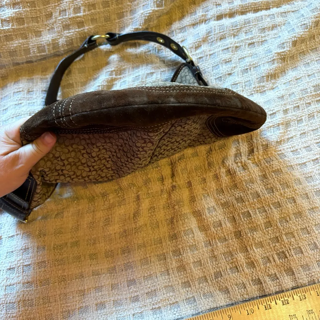 Coach Patterned suede sides and pattern Shoulder Bag - Image 4