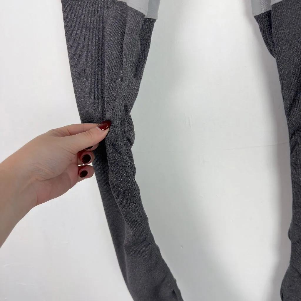 Alo Yoga Goddess Leggings in Alloy/Stormy Heather Gray Ribbed Size XS EUC - Image 5