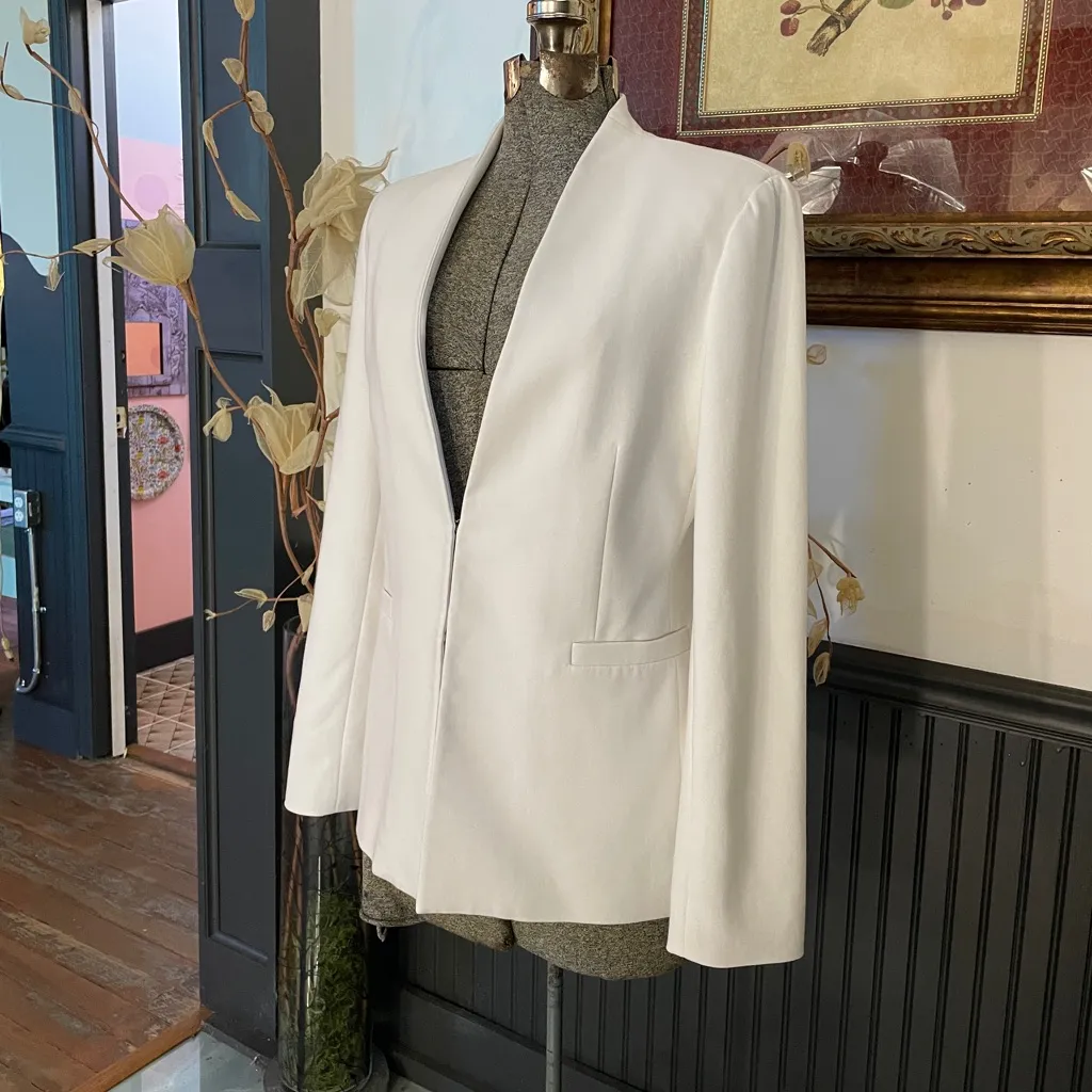 Alice + Olivia Classics Jerri Collarless White Blazer Minimal Office- Sz 10 🧡🎀 - Image 4