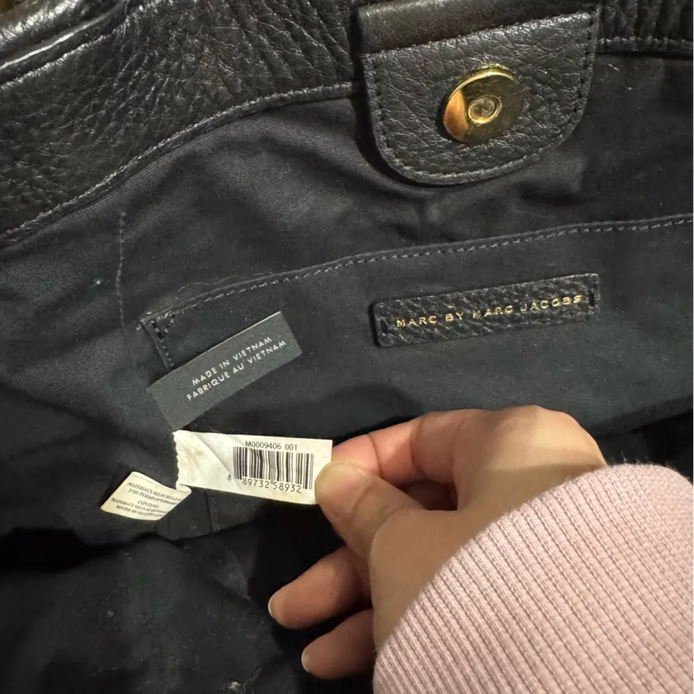 Marc by Marc Jacobs Pebbled Shoulder Bag in Black - Image 4