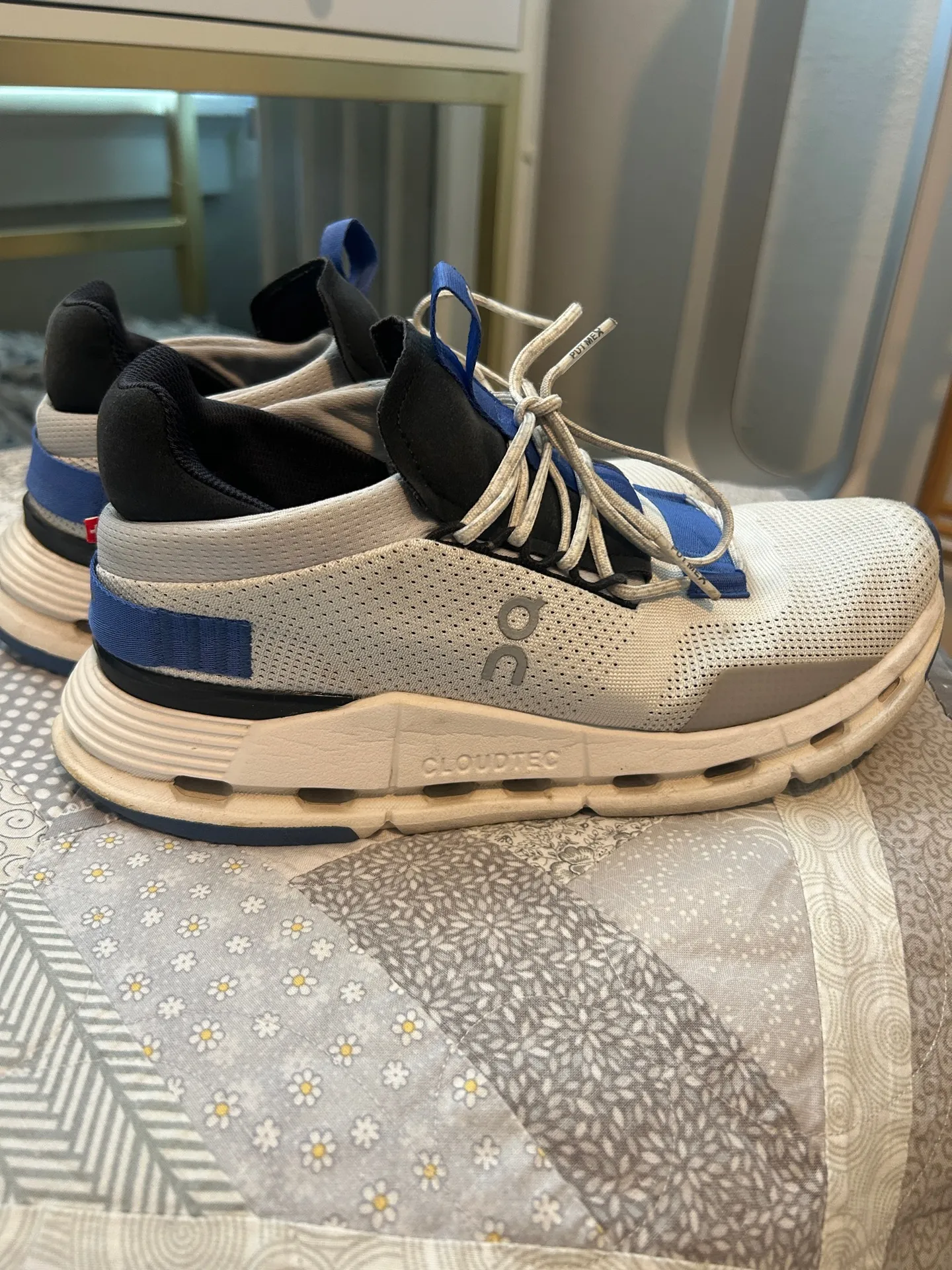 On Cloud Women’s Shoes - Image 3