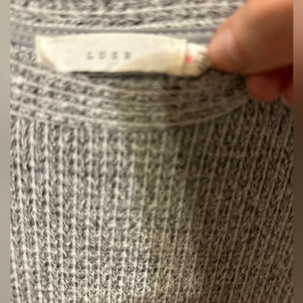 Lush brand gray long sleeved top waffle knot twist detail size medium - Image 2