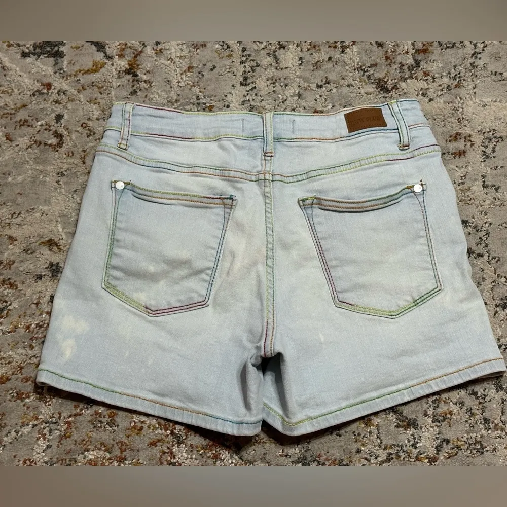 JUDY BLUE mid rise rainbow thread Jean shorts size M 7/9 stretchy distressed - Image 2
