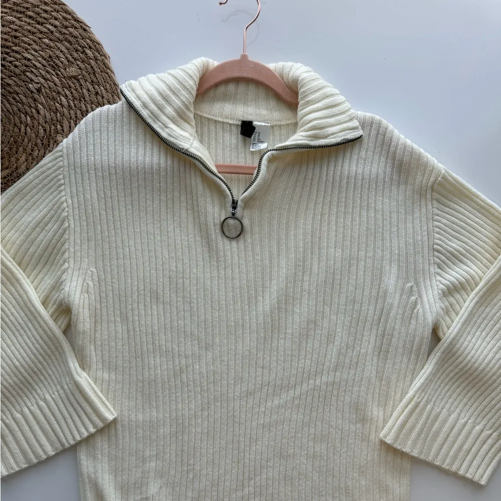 H&M Divided Womens‎ XS Ribbed Knit Sweater With Zip Collar 100% Acrylic - Image 2