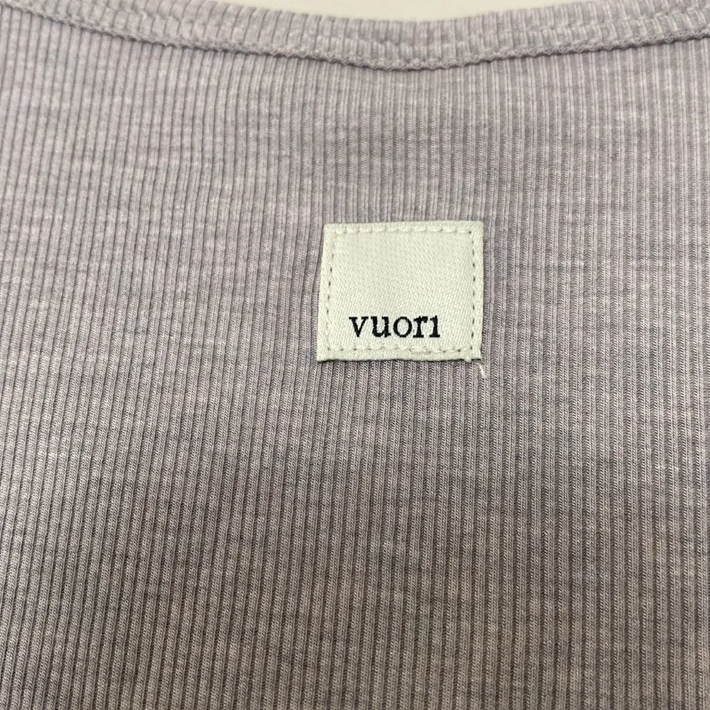 Vuori Pose Plyo Rib Tank Soft Pewter Heather Full Support Moisture Wicking L - Image 6