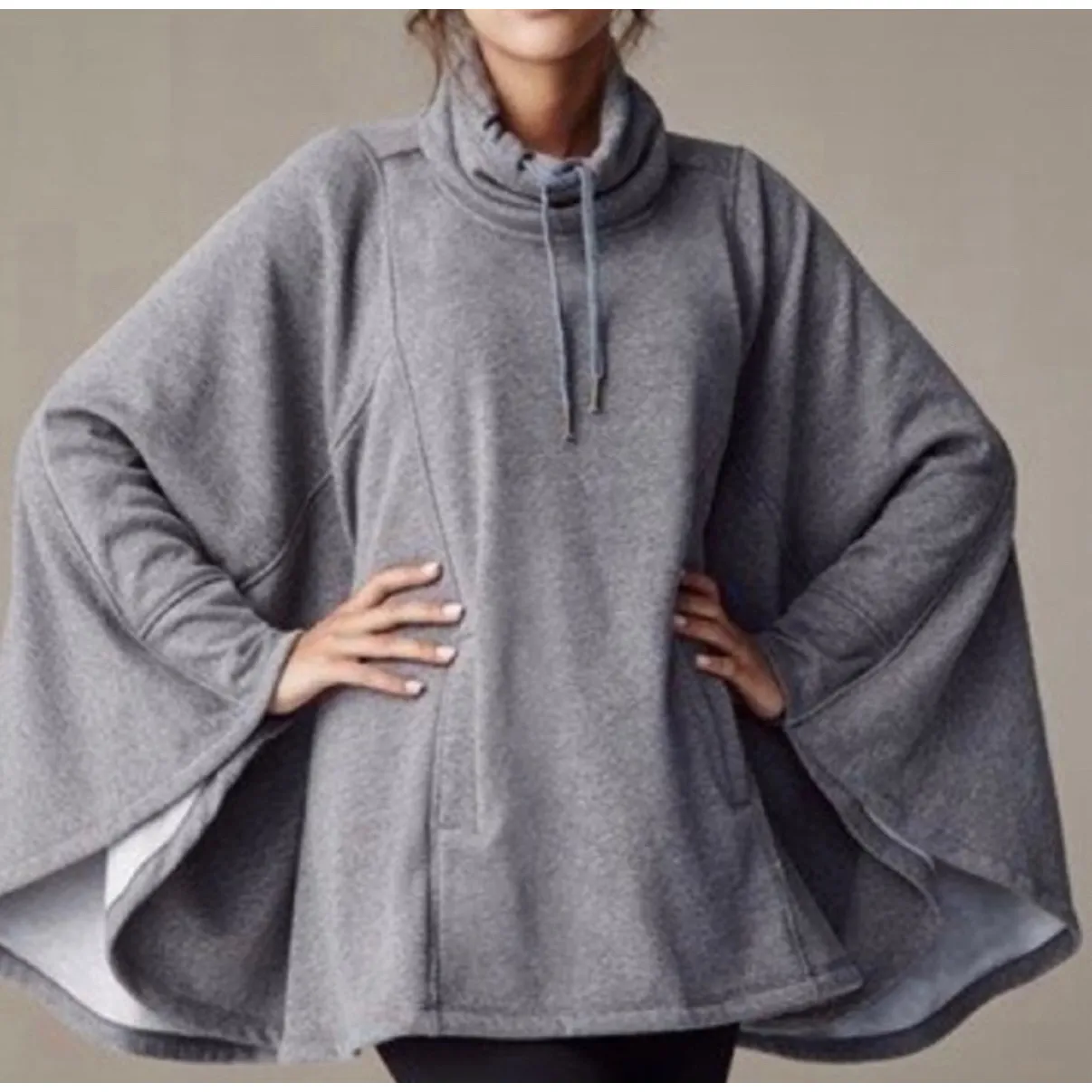UGG Women's Gray Pichot Fleece Lined Kangaroo Pocket Poncho Cape‎ Size M/L - Image 9