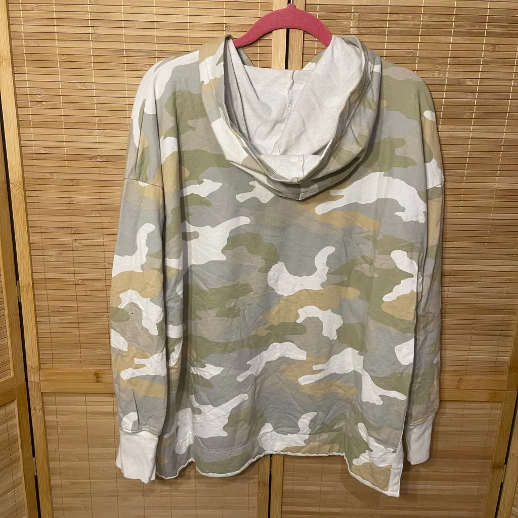 Aerie green camo oversized hoodie sweatshirt long sleeve top woman’s large - Image 3