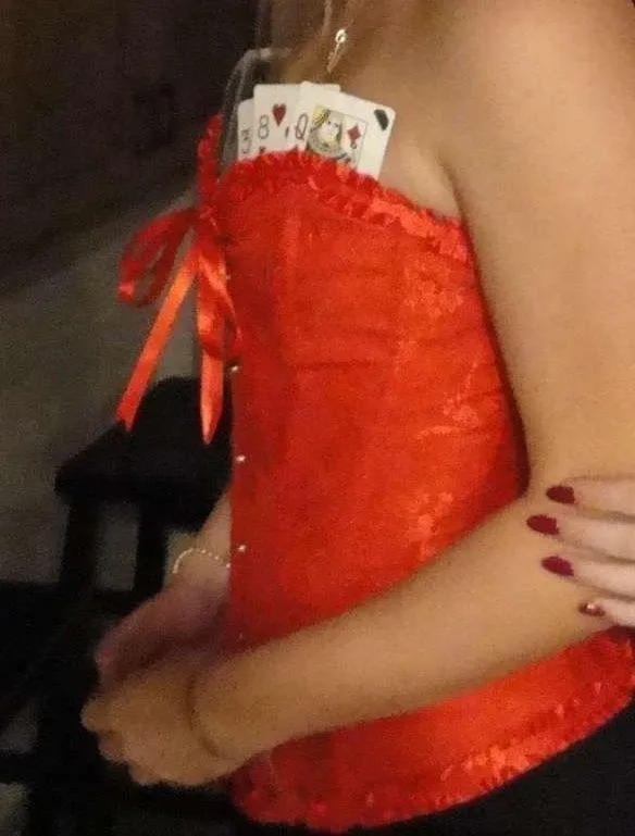 Queen of Hearts Costume-Comes with top and both crowns  - Image 5