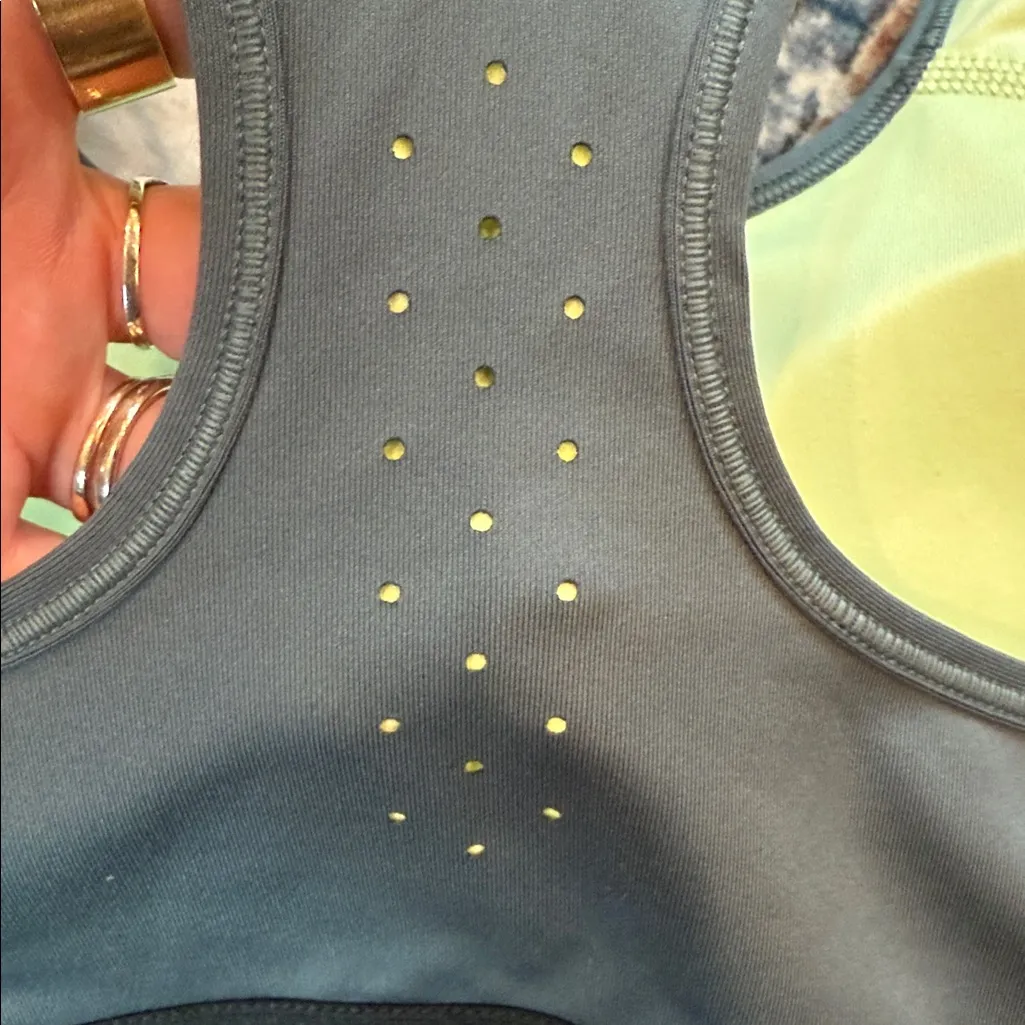 Nike Women's Charcoal and Black Sports Bra size Large - Image 4