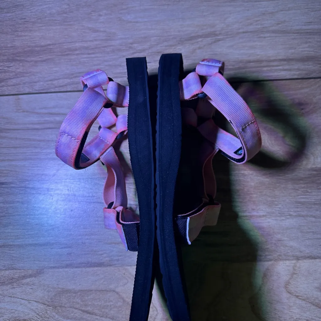 Teva Women's Light Pink Strappy Sandals - Image 8