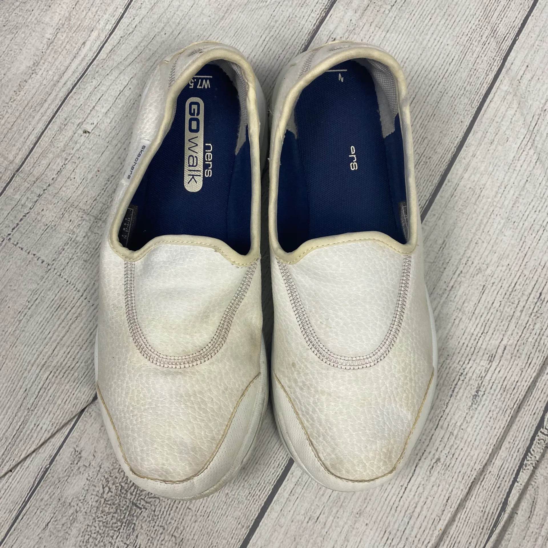 Skechers go walk slip on comfort shoes white color women size 7.5 - Image 3