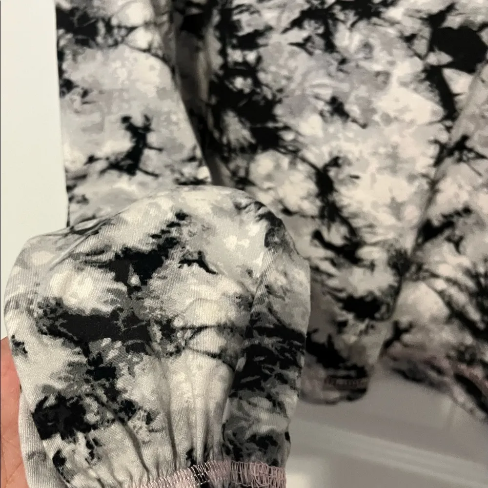 Hurley tie dye long sleeve shirt in small - Image 3