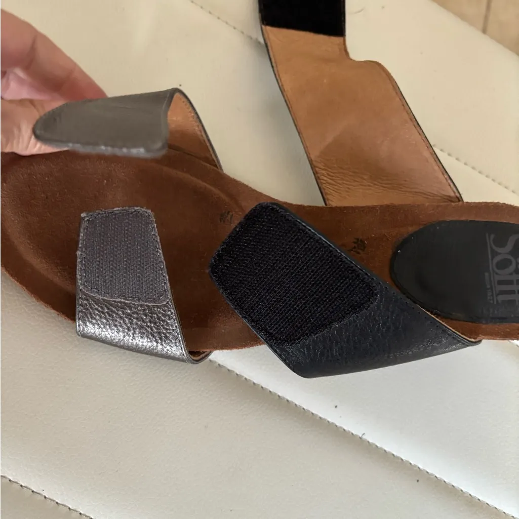 Sofft sandals. Size‎ 9.5. Silver and black. Adjustablee straps. Gray - Image 8