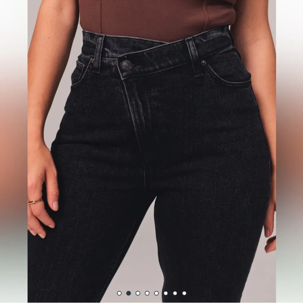 Abercrombie Black 90’s Slim Straight Ultra High Rise Jeans - Image 3