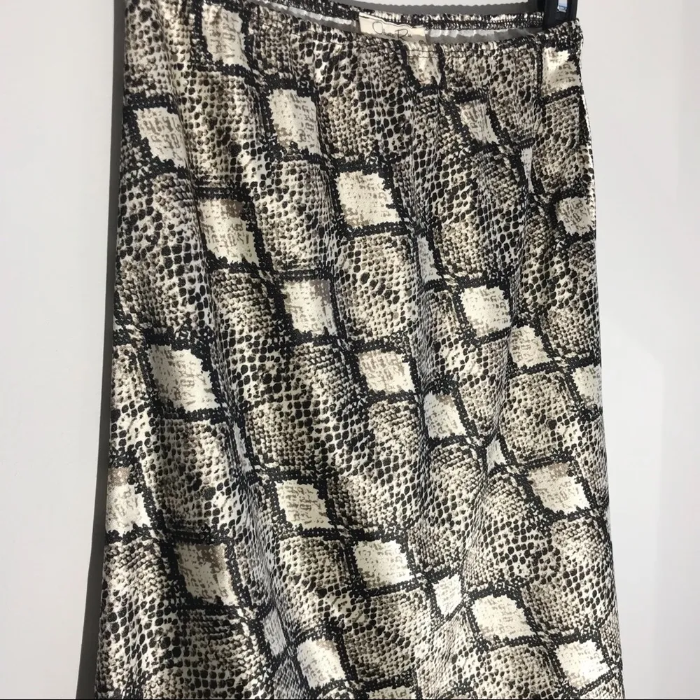 NWT Black and White Satin Snake Print Midi Skirt - Image 8