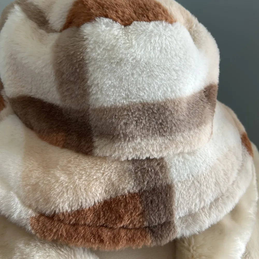 Plaid Faux Fur Fuzzy Warm ADJUSTABLE Luxury Winter Bucket Hat White - Image 6
