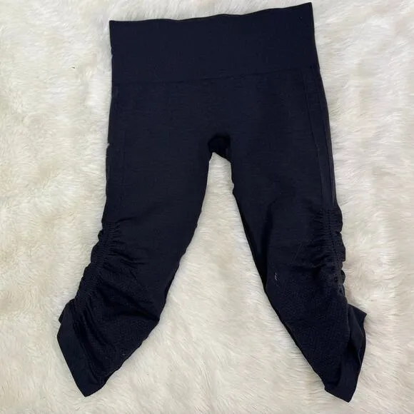 Lululemon‎ In The Flow Crop II Heathered Black Size 4 - Image 4