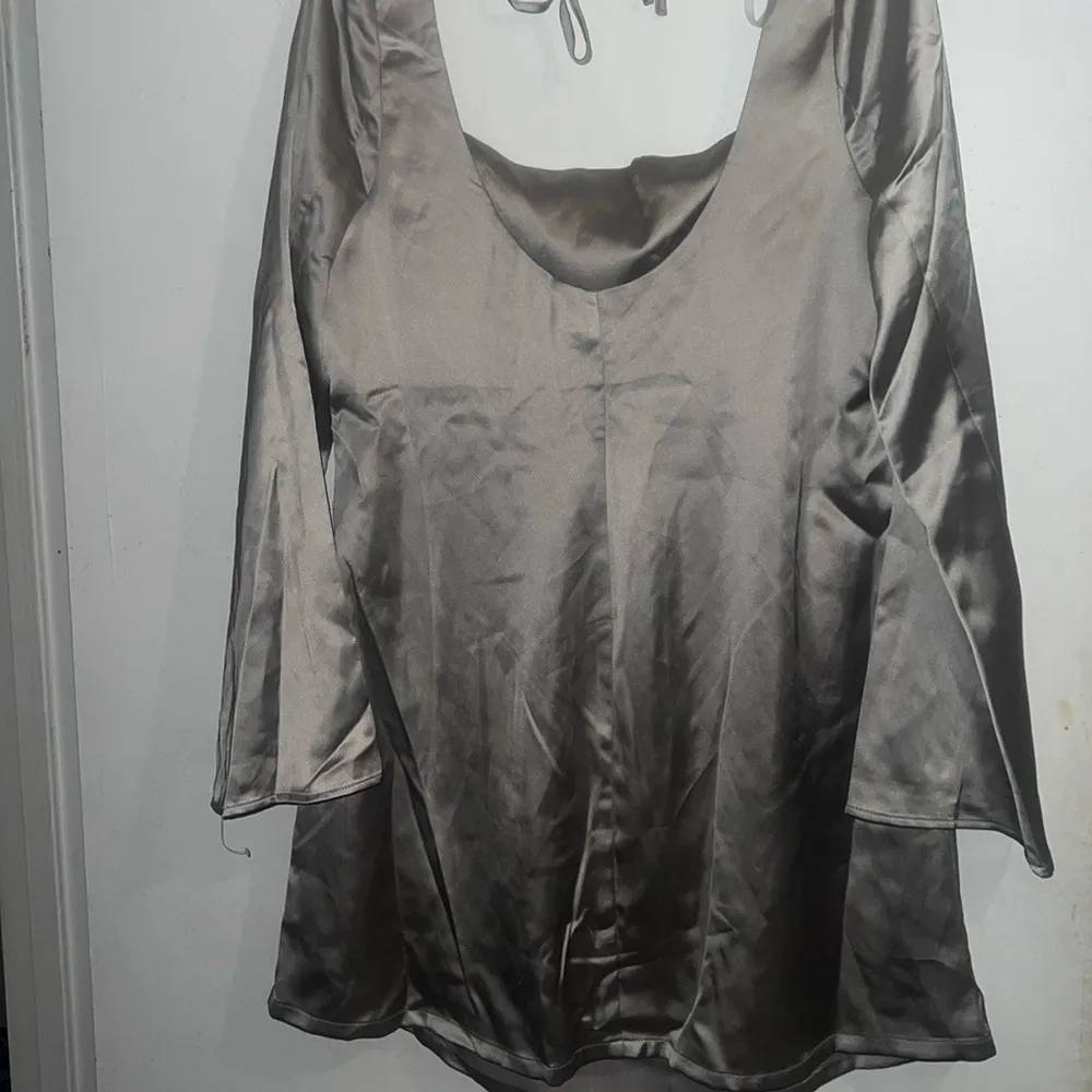 NEW XL Wild Fable Women's Bell Sleeve mini Silver Satin Dress - Image 13