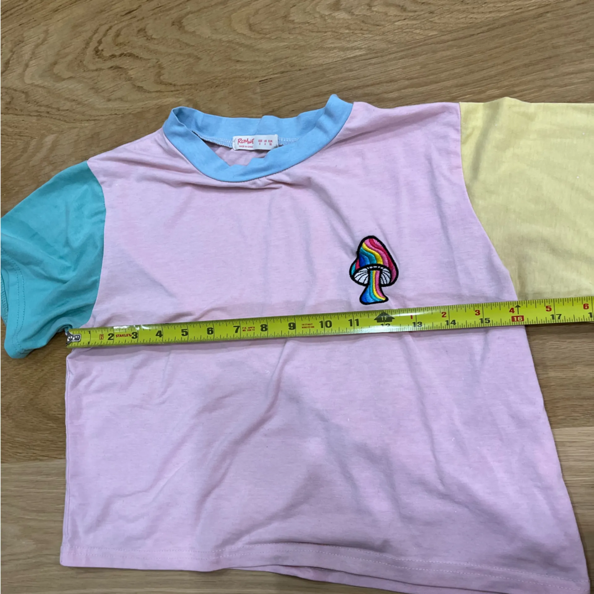 ROMWE Cropped T-shirt with Mushroom Patch - Pink, Blue, Yellow size small - Image 5