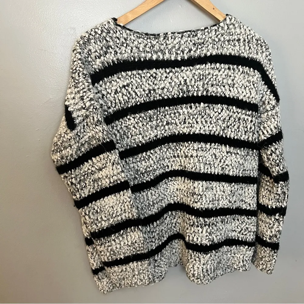 Calvin Klein Crewneck Women Fuzzy Soft White Black Striped Sweater Small - Image 7