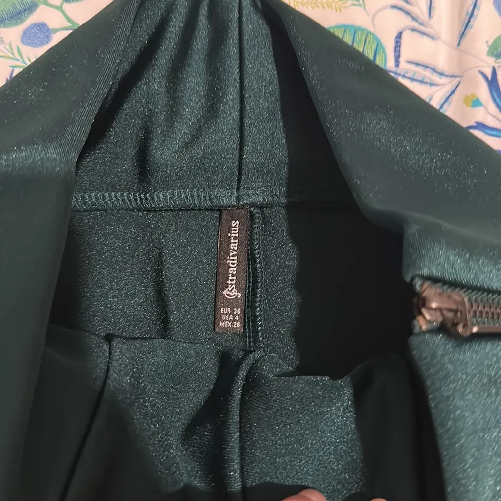 Emerald green shiny stretch pants - Image 3