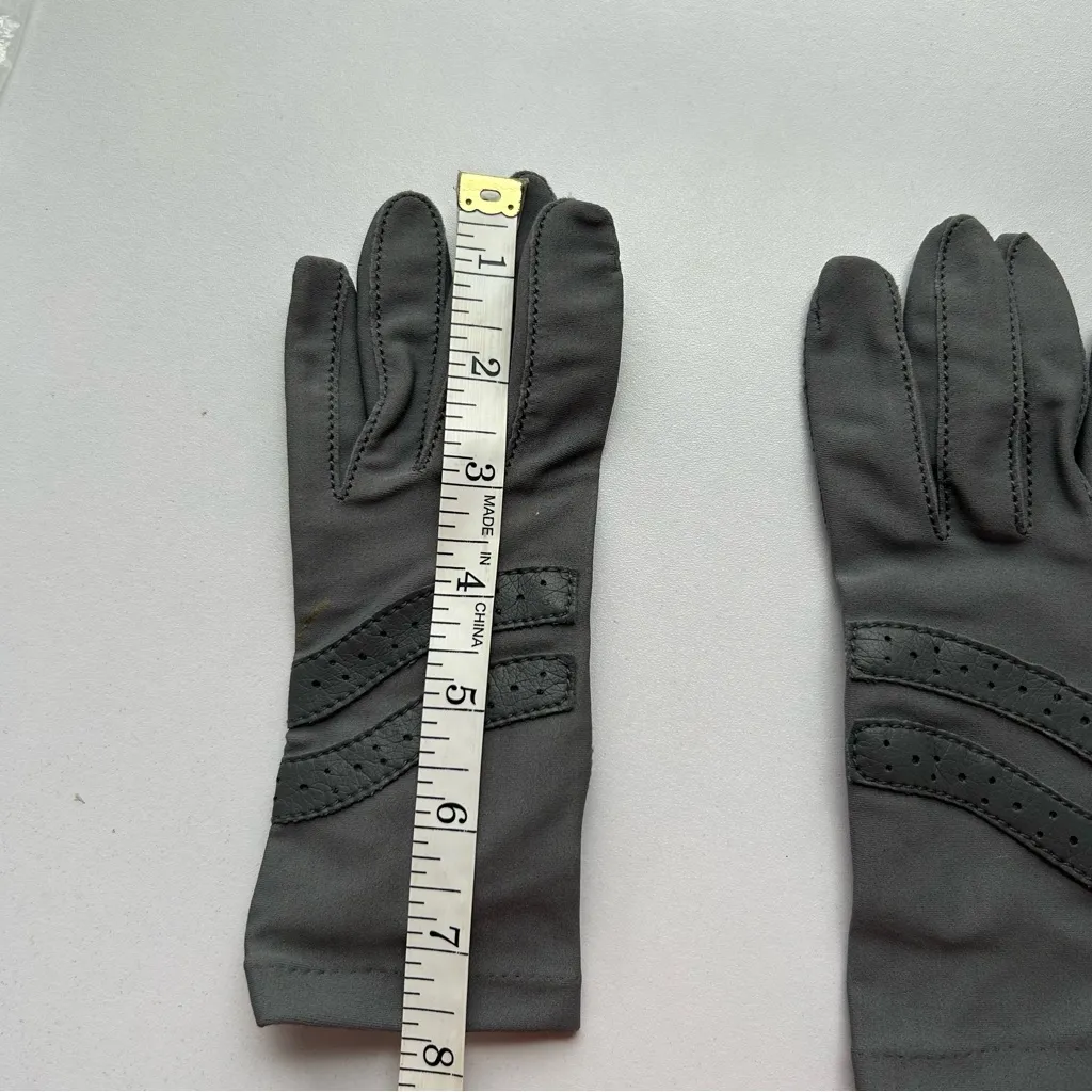 Vintage Love Charcoal Women's Gloves Gray - Image 4