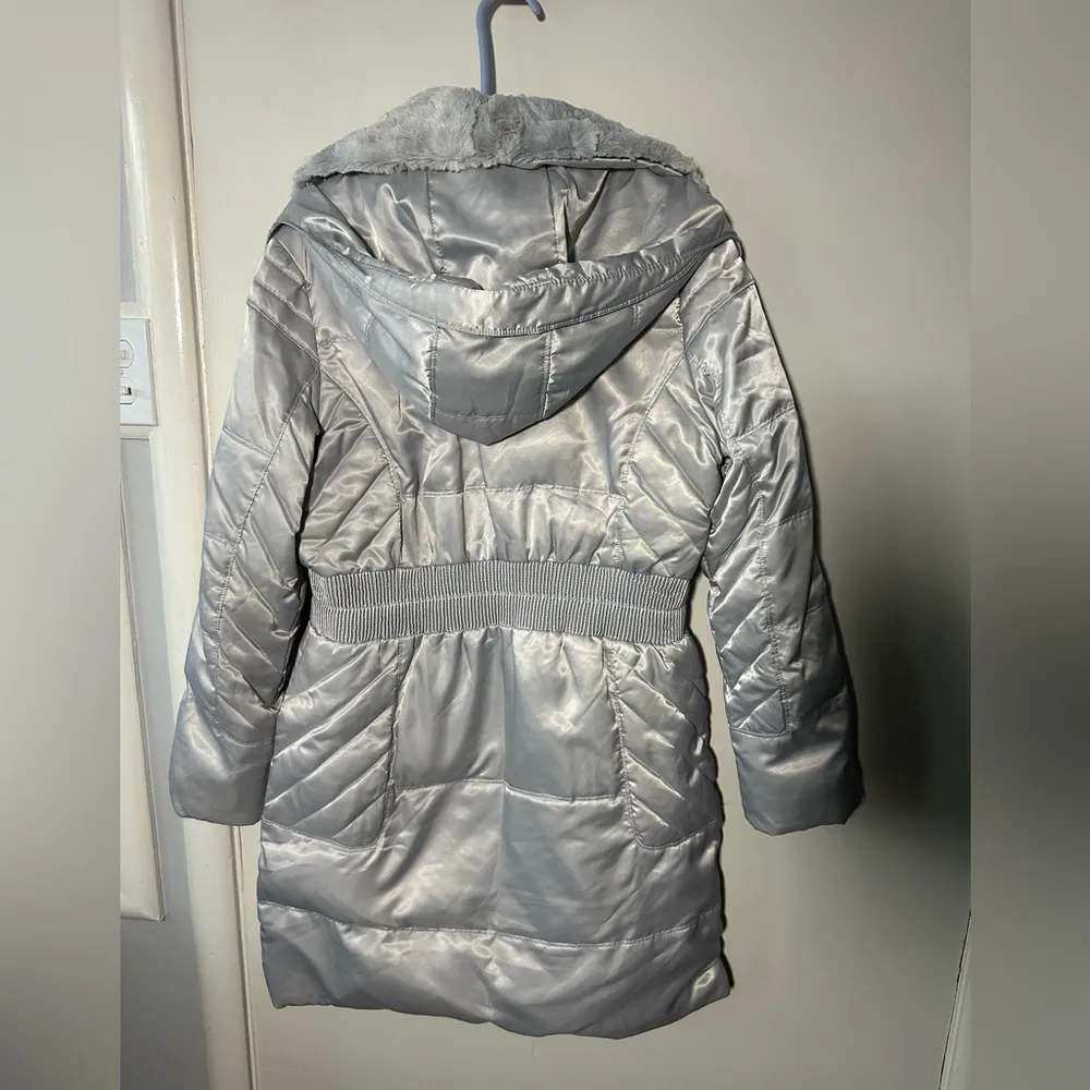 Michael Kors Silver Puffer Coat with Faux Fur Collar - Image 6