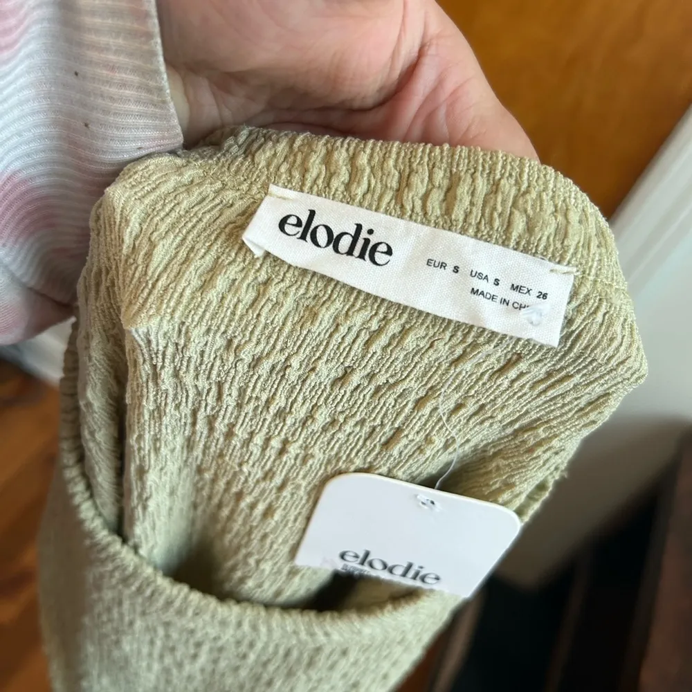 NWT ELODIE SHORT SLEEVE TEXTURED DRESS - Image 4