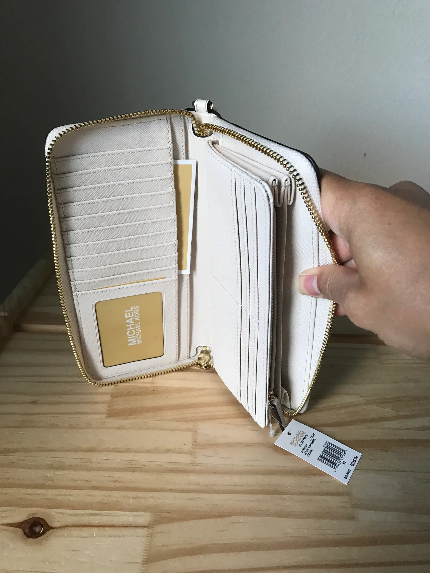 Michael Kors Wallet - Image 4