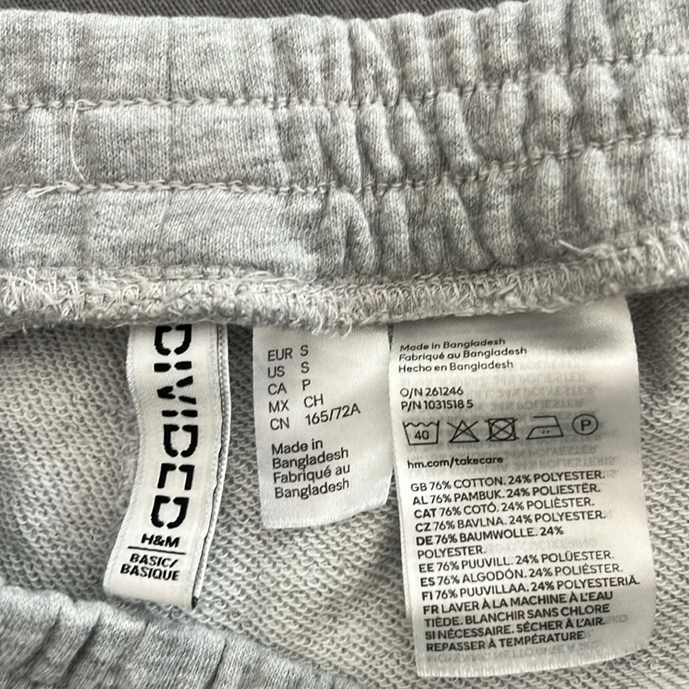 H&M Grey Sweatshorts Size Small - Image 3