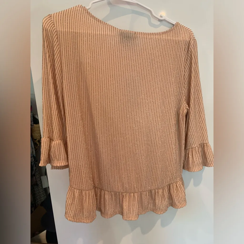 W5 NWT  GLITTER RUFFLE BLOUSE - Image 5