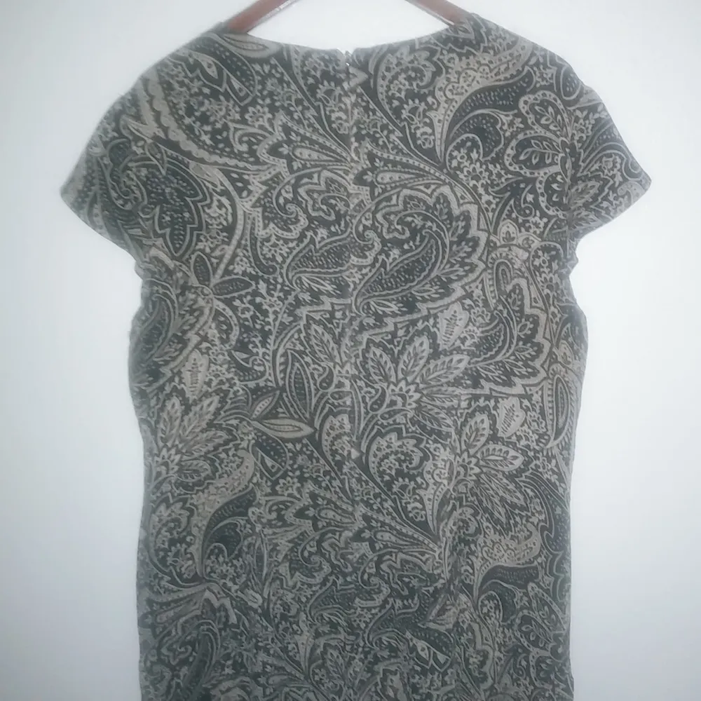 Jones New York 16 Silk Capped Sleeve Floral Paisley Midi Dress in Black Gra Plus - Image 2