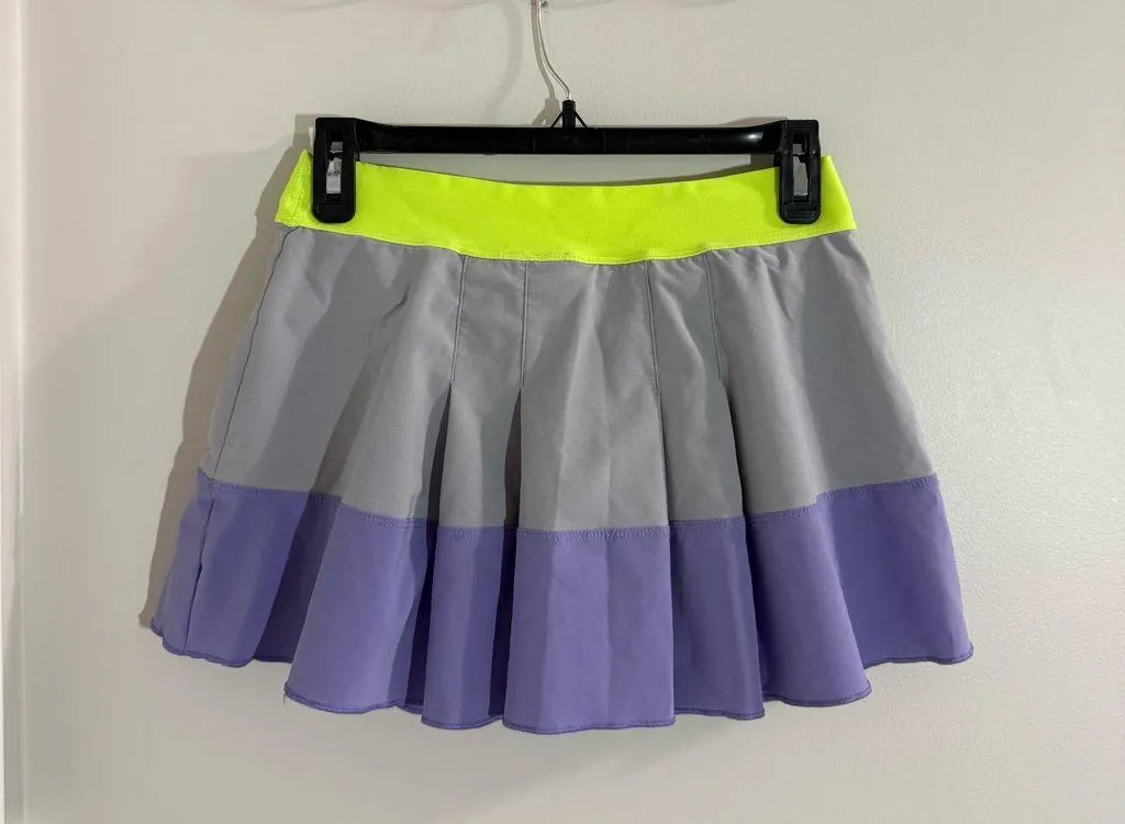 Nike Dri-FIT Gray and Neon Yellow Skirt with Built in Shorts Size Small - Image 7