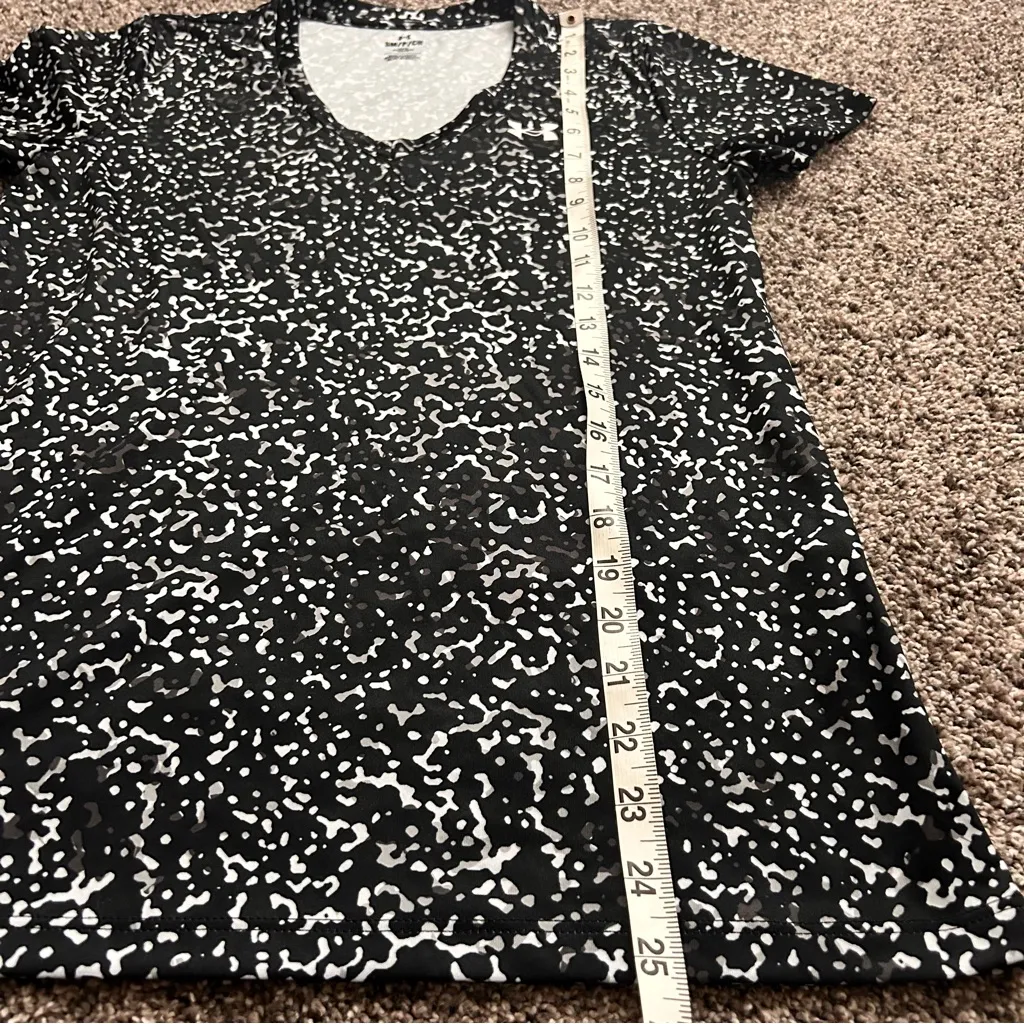 Under Armour Women's Black and White Patterned Tee - Image 5