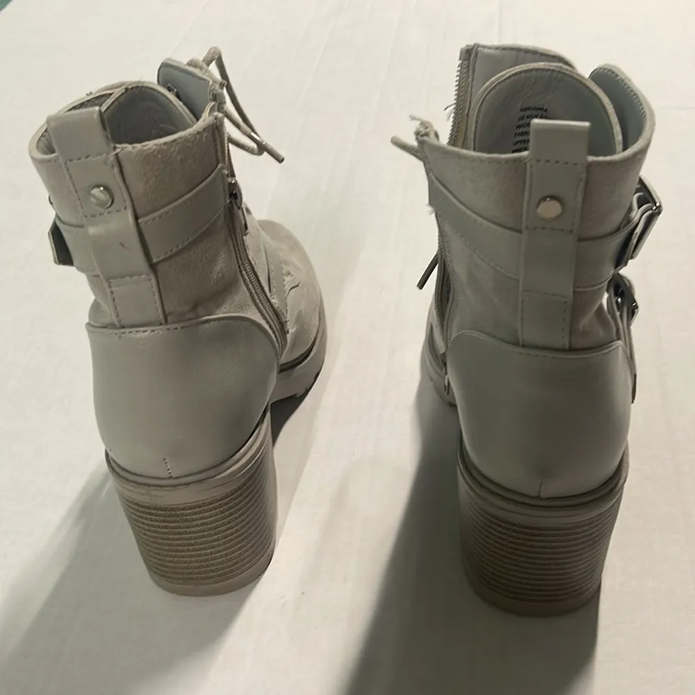 Show Dazzle Booties Gray Size 8 - Image 2