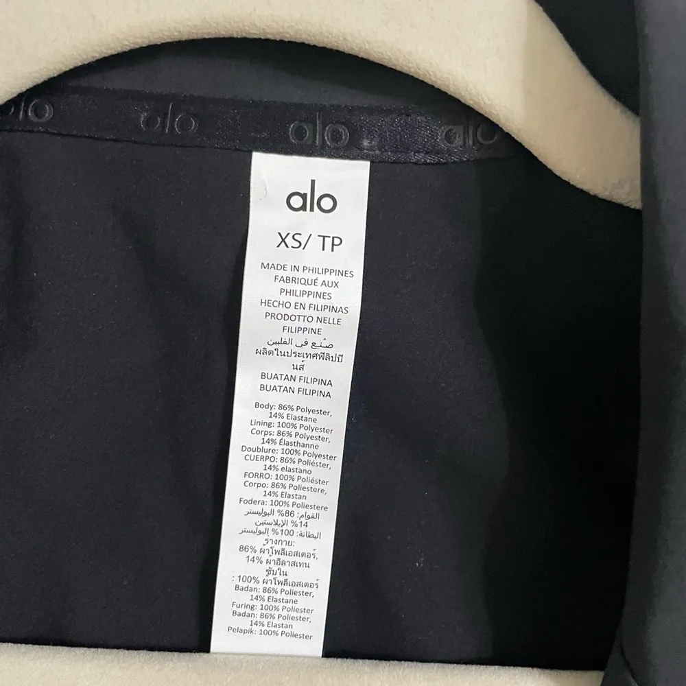 NWT Alo Yoga Cropped Status Blazer Wrap Black Size XS - Image 12