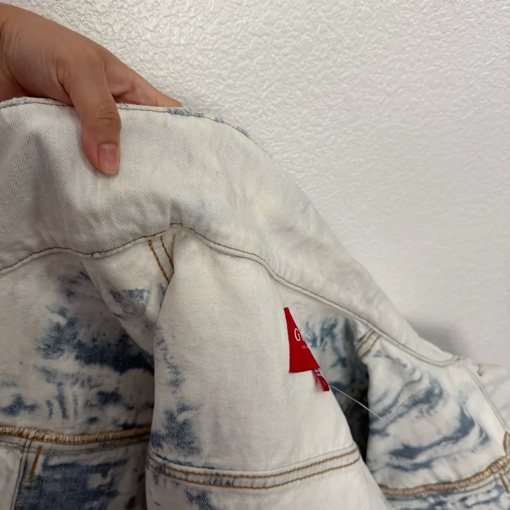 Guess Distressed Tie Dye Cropped Denim Jacket Large - Image 4