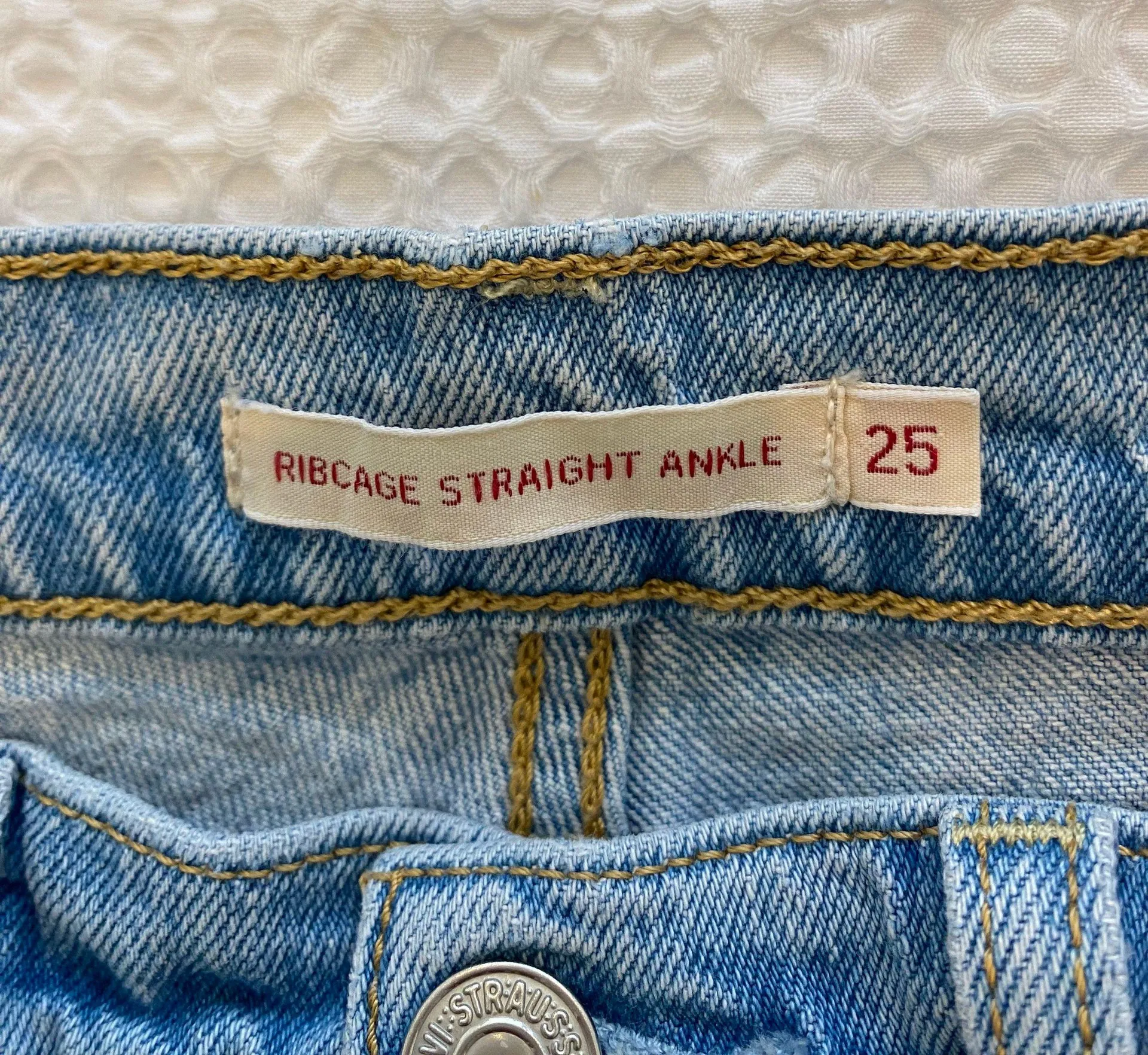 Levi’s Ribcage Straight Ankle Jeans - Image 4