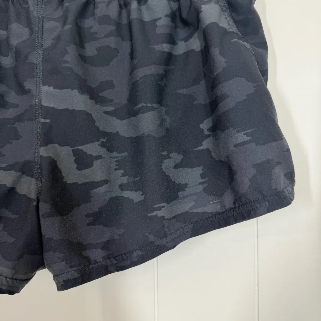 Vuori Black Camo Clementine Short 2.0 - Image 9