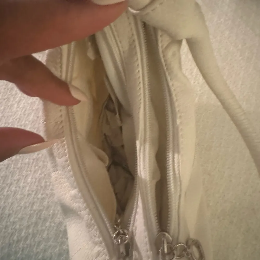 Chic White Crescent Shoulder Bag with Metal Hardware - Image 5