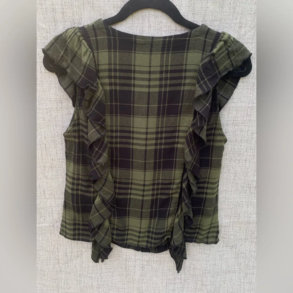 Alice + Olivia - Janet Side Ruffle Blouse in Army Green &  Black in Size Small - Image 4